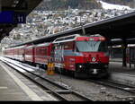 RhB - Ge 4/4  646 vor Schnellzug im Bhf. Chur am 2024.11.24