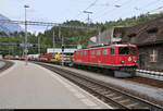 Gemischter Gz mit Ge 6/6 II 703  St. Moritz  der Rhätischen Bahn (RhB) rollt langsam an ein Halt zeigendes Signal im Bahnhof Reichenau-Tamins (CH) in westlicher Richtung heran.
[10.7.2018 | 16:29 Uhr]