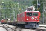 Ge 6/6 II 706  Disentis/Mustr  macht sich mit einem Gterzug in Pontresina bereit zur Abfahrt.