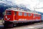 RhB - Ge 6/6 II 703  ST.MORITZ  am 30.08.1995 in St.Moritz - Universallokomotive - bernahme 05.04.1964 - SLM4516/MFO/BBC - 1776 KW - Gewicht 65,00t - LP 14,50m - zulssige Geschwindigkeit 80 km/h - Logo RhB rhtoromanisch - 3=15.10.1993 - Hinweis: runde Scheinwerfer und Scherenpantograf, gescanntes Dia 

