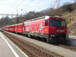 Die Lok.642 mit  100 Jahre Albula  beschriftung wartete am 13.04.07 in Filisur auf die Abfahrt richtung St.Moritz. 
