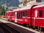 Gepckwagen hinter dem Steuerwagen 1756 in Klosters-Platz.