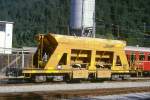 RhB - Fad 8722 am 23.08.2000 in Thusis - Selbstentlade-Schotterwagen 4-achsig mit 1 offenen Plattform - bernahme 09.05.1983 - JMR - Gewicht 15,45t - Zuladung 33,00t - LP 12,50m - zulssige
