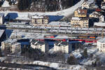 Bahnhof Samedan vom Berg Muottas Muargl aus fotografieret. Hatte ein 600mm Objektiv dabei. Von hier aus hat man einen super Überblick über das komplette Tal. Lok BÜGA rangierte etwas auf und ab am 17.01.2025.