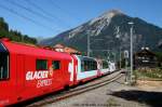 Glacier-Express 904 mit Ge 4/4 III 643  Vals  (Ems-Chemie) und hinten dranhngendem RE 1149 bei der Durchfahrt durch die Station Alvaneu am 30.08.2008.