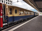 Zwei Wagons vom Alpine Pullman Classic Express hängen am 21.7.2016 am Zugschluss des RE 1137 nach St. Moritz.
Aufgenommen im Bahnhof Chur.