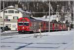 RE1335 nach St.Moritz mit Ge 4/4 II 615  Klosters  und Steuerwagen 1758 in Bever. (15.11.2017)