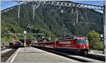 IR1144 nach Chur mit Ge 4/4 III 644  Savognin  und R1832 Nach Davos Platz mit Steuerwagen 1758 in Filisur. (30.09.2019)