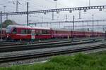 Der Bt 52808 der RhB an einer Ersatzkomp am 13.11.22 im Feld in Chur.