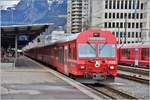 Zehn Wagen Zug RE1728 nach Scuol-Tarasp mit Steuerwagen 1755 am Zugschluss in Landquart. (04.02.2017)