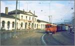 ABe 4/4 I 30 steht abfahrbereit mit einem kurzen Gterzug nach Arosa auf dem Bahnhofplatz in Chur. (Archiv 02/93)