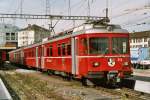 Vierteiliger Vorortstriebzug Be 4/4 Nr. 512 + B 2412 + B 2418 + ABDt 1712 der Rhtischen Bahn in Chur als Regionalzug nach Kblis am 20. September 2004. Diese  Rhtischen Roten Pfeile  kamen 1971 und 1979 in sechs Exemplaren in Betrieb und waren die ersten Streckentriebfahrzeuge der RhB mit Thyristor-Phasenanschnittsteuerung.