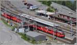 S1 1511 mit Be 4/4 511 nach Rhzns hlt in Reichenau-Tamins. (26.06.2011)