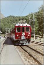 Gescanntes Negativ des Bernina ABDe 4/4 48 bei der Einfahrt in Morteratsch im September 1993.