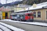 Der RhB Triebwagen 55 vom Typ ABe 4'4 III mit dem Namen Diavolezza ist am 28.1.2013 in Bahnhof Poschiavo abgestellt.