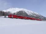 Be 4/4 514 und ABDt 1714 + 2 andere personenwagen mit ein pendelzug. Zwischen Bever und Samedan, 28-01-2015