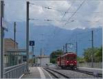 Jeweils am letzten Sonntag im Monat während der Betriebssaison (ausgenommen bei Sonderveranstaltungen) verkehren zwei  Riviera Belle Epoque  Zugspaare der Blonay -Chamby Bahn von Chaulin nach