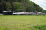 SBB HISTORIC Re 4/4 I 10001 mit Sonderleisung unterwegs.
Ein rollendes Klassenzimmer - Der SBB Schul- und Erlebniszug.
Am späten Abend des 10. Mai 2019 brachte die Re 4/4 I 10001 die speziellen Wagen von Thun nach Olten. Die Aufnahme entstand im Raum Wynigen.
Foto: Walter Ruetsch  