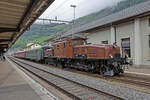 Samstag den 13.05.2023 um 10:56 Uhr in Airolo auf Gleis 1. Soeben ist der SBB Historic Zug des Teams Erstfeld eingefahren. Er fährt von Erstfeld (ab 09:40 Uhr) über Göschenen (an 10:27, ab 10:38 Uhr) – Airolo (an 10:59, ab 11:06 Uhr) nach Bodio (an 12.06 Uhr) und wieder zurück nach Erstfeld. Als Zuglok dient die Ce 6/8 II 14253 (91 85 4 601 253-8). Zwischen 1942-1947 Umbau (Leistungssteigerung) und neue Bezeichnung Be 6/8 II 13253. 1976 Aufarbeitung in historisches Triebfahrzeug Ce 6/8 II 14253 (Die Lokomotive 14253 wurde nach ihrer Klassierung in eine historische Lokomotive wieder mit der ursprünglichen Bezeichnung versehen). Depotzuteilung ist Erstfeld. Inbetriebsetzung: 1920. Die 3 ersten Lokomotiven waren bei Ablieferung noch als Fc 2x 3/4 (bzw. Fc 6/8) bezeichnet. Fabriknummer: 2673. Hersteller: SLM, MFO.
Als Anhängelast dienen vier ältere Reisezugwagen;
1. Wagen mit der Anschrift A 2302
    Frühere Nummer: 50 85 8933 610-8 SR
    Nummer nach alten System: 50 85 1833 584-1
    Erste Fahrzeugnr.: A 2585
    Baujahr: 1967, Typ EW II, Salon-Club-Wagen SR 610
2. Wagen mit der Anschrift 50 85 8833 700-8 WR
    Frühere Nummer: 50 85 8833 616-6
    Nummer nach altem System: 50 85 8833 700-8
    Erste Fahrzeugnr.: WR 10133
    Baujahr: 1958, Typ EW I, Speisewagen
3. Wagen mit der Anschrift 50 85 1833 229-3 A CH-SBBH
    Baujahr: 1958, Typ EW I, 1. Klasse Wagen
4. Wagen mit der Anschrift 50 85 1833 585-8 A CH-SBBH
    Baujahr: 1967, Typ EW II, 1. Klasse Wagen