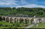 SBB Historic Re 4/4 I 10001 überfährt am 22. Mai 2016 mit einem historischen Pendelzug das Rümlinger Viadukt an der alten Hauensteinlinie.