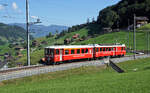 Zb Historic.
ZEITREISE AM BRÜNIG.
Der BDeh 140 005 hat die Zentralbahn an zb Historic ausgeliehen. Seit dem Jahre 2014 ist er aber nur selten für Extrafahrten im Einsatz. Am 5. September 2021, am Tag der Zeitreise am Brünig stand er auf dem Streckenabschnitt Giswil – Brünig-Hasliberg, ausserhalb seiner früheren Geleise der ehemaligen Luzern-Stans-Engelberg-Bahn (LSE) im Einsatz.
Extrazug mit BDeh 140 005 + ABt 924 unterwegs bei Lungern.
Foto: Walter Ruetsch 
