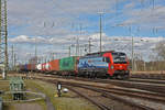 Siemens Vectron 193 462-9 durchfährt den badischen Bahnhof.