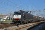 Lok 189 111-8 durchfährt den Bahnhof Pratteln.