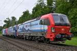 193 470  Freiburg  und 193 523  Lahn  zusammen mit geschleppter 484 008 unterwegs nach Aarau, aufgenommen am Abend des 15.05.2020 bei Brunegg AG (CH).