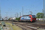 Siemens Vectron 193 468-6 durchfährt den badischen Bahnhof.