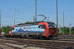 Siemens Vectron 193 468-6 durchfährt den badischen Bahnhof.