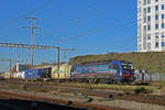 Siemens Vectron 193 523-8 durchfährt den Bahnhof Pratteln.