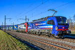 Nightpiercer 193 532  Rhein  ist zusammen mit 193 478  Gottardo  bei Frenkendorf BL (CH) mit einem LKW Walter-Ganzzug unterwegs in Richtung Süden, aufgenommen am 21.02.2021.