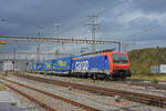 Re 474 016-3 durchfährt den Bahnhof Pratteln.