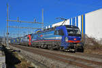 Doppeltraktion, mit den Siemens Vectron 193 535-2 und 193 465-2 fährt Richtung Bahnhof Itingen.