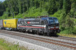 Siemens Vectron 193 658-2 fährt Richtung Bahnhof Tecknau.