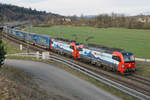 Güterzug von SBB CARGO INTERNATIONAL mit Doppeltraktion Vectron rot bei Roggwil am 8. März 2020. An der Spitze dieses Zuges eingereiht ist die 193 467.
Foto: Walter Ruetsch