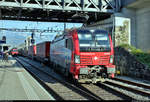 KLV-Zug mit 193 475-1  Domodossola  (Siemens Vectron) der Siemens Mobility GmbH, vermietet an die SBB Cargo International AG, setzt seine Fahrt nach einem Halt im Bahnhof Arth-Goldau (CH) Richtung