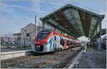 Der SNCF Coradia Polyvalent régional tricourant Z 31 527 M verlässt als SL1 Evian les Bains (ab 11:21) mit dem Ziel Coppet (an 1256).