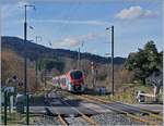 Von St-Pierre-en-Faucigny nach St-Laurent - oder von Semaphor zu Semaphor. Ebenfalls wohlwollend wurde meine Bahnfotografie vom Chef de Gare in Saint-Pierre-en-Faucigny aufgenommen, wo dieses Bild des einfahrenden SNCF Z 31531 M entand. 

Der Coradia Polyvalent régional tricourant ist als Léman Express L3 23460 von Coppet 10:04 nach St-Gervais-les-Bains-le-Fayet unterwegs und passiert das Ausfahrsignal der Gegenrichtung um auf Gleis A statt wie vorgesehen auf Gleis B anzukommen.

21. Februar 2020