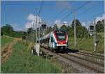 Der SBB LEX RABe 522 215 ist als SL5 von Genève nach La Paine bei den kombinierten Blocksignalen P681 bzw.