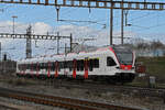 RABe 523 040, auf der S1, verlässt am 23.02.2024 den Bahnhof Pratteln.