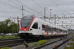 RABe 523 004, auf der S3, verlässt am 09.09.2024 den Bahnhof Pratteln.