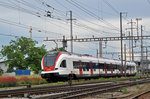 RABe 522 209, auf der S1, verlässt den Bahnhof Pratteln.