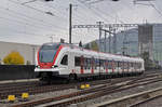 RABe 522 208, auf der S3, fährt zum Bahnhof Sissach.