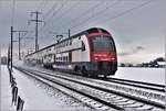 514 028-0 ist als S2 nach Ziegelbrücke unterwegs zwischen Siebnen-Wangen und Schübelbach-Buttikon. (18.12.2017)