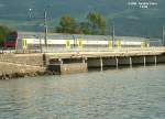 S 5 fhrt am 15.08.2004 von Rapperswil nach Pfffikon SZ ber den Damm zwischen Zrichsee und Obersee.
