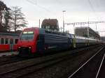 Re 450 026 wartet mit einem weiteren DPZ am 27.02.2008 in Dietikon auf die Rckfahrt als S 3 nach Wetzikon.