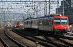 Ein NPZ und ein DPZ fahren am 15.02.2009 in Aarau ein.