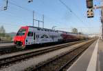 Re 450 060 bei der Ausfahrt in Pfffikon SZ am 10.04.2011