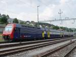 SBB Re 450 081-5  Weiningen  mit Doppelstock-Pendel-Zug (DPZ) abgestellt am 12.07.03 in Schaffhausen